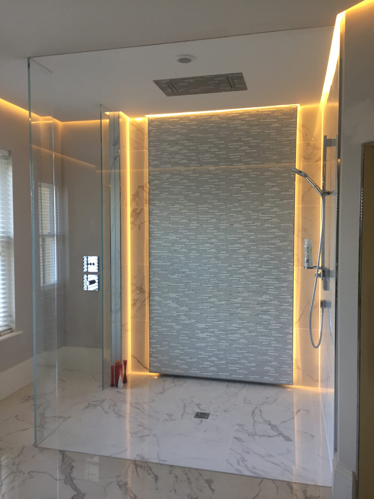 Shower screens & enclosures